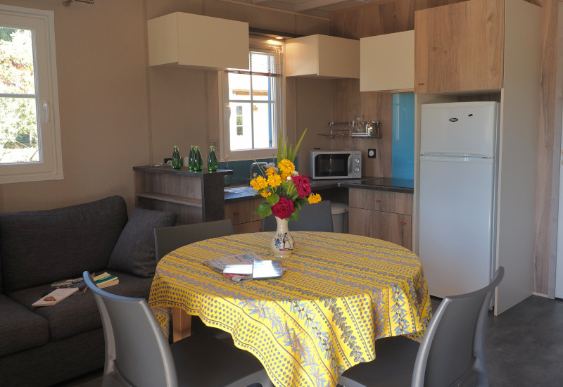 Camping avec chalet : le salon