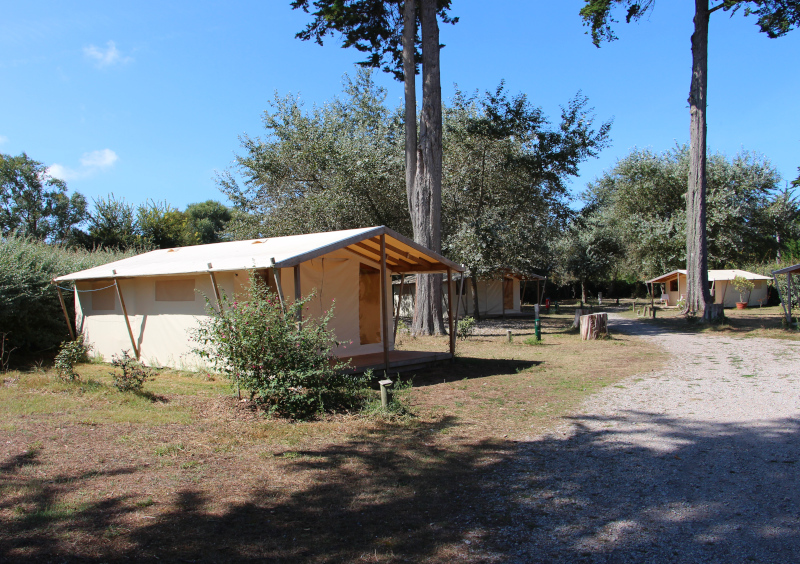 Le camping pointe, vue sur une tente aménagée