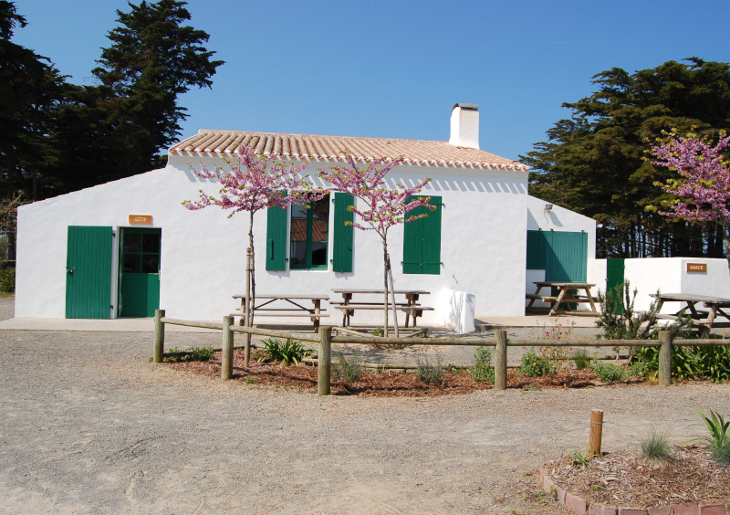 Gite de groupe ile d'yeu un logement qui accueille jusqu'à 14 personnes