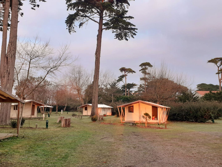 Le Camping Municipal De Lile Dyeu Mobil Home Chalets Et Emplacements